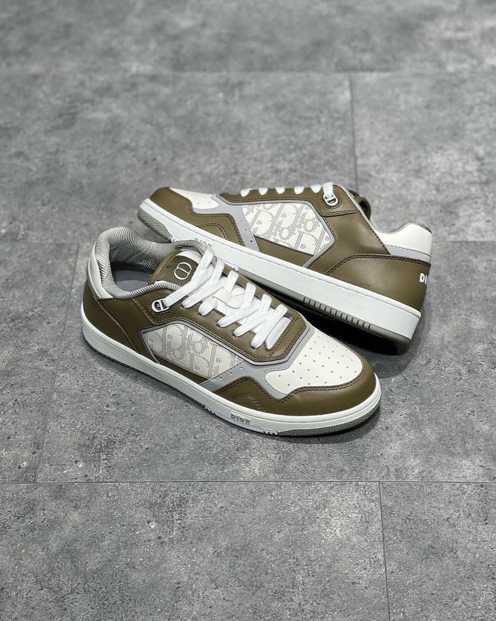 DIO Sneakers