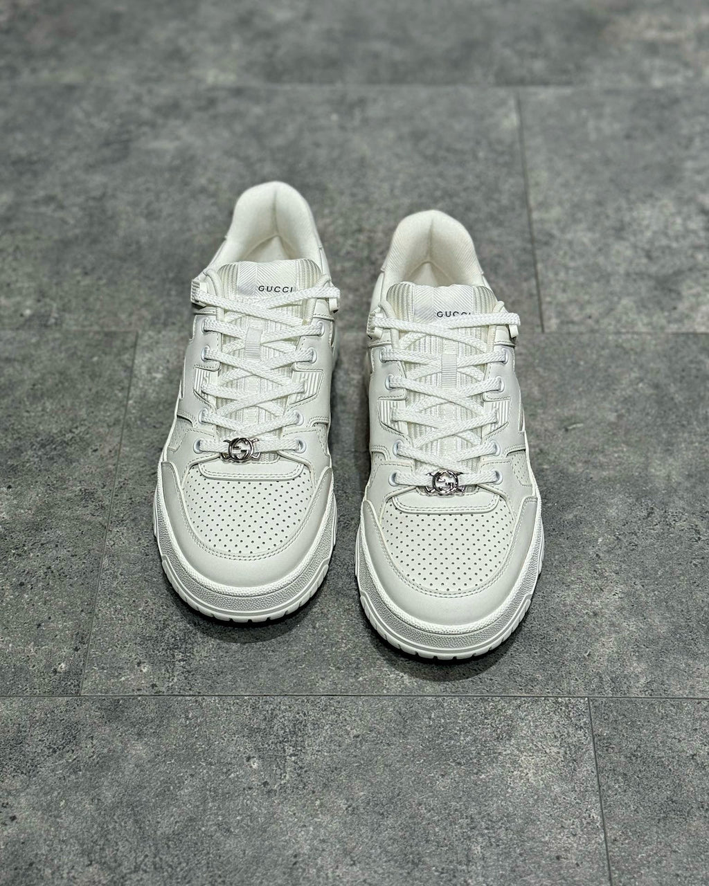 GUC Sneakers