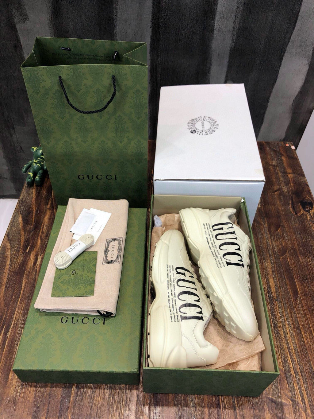 GUC Sneakers