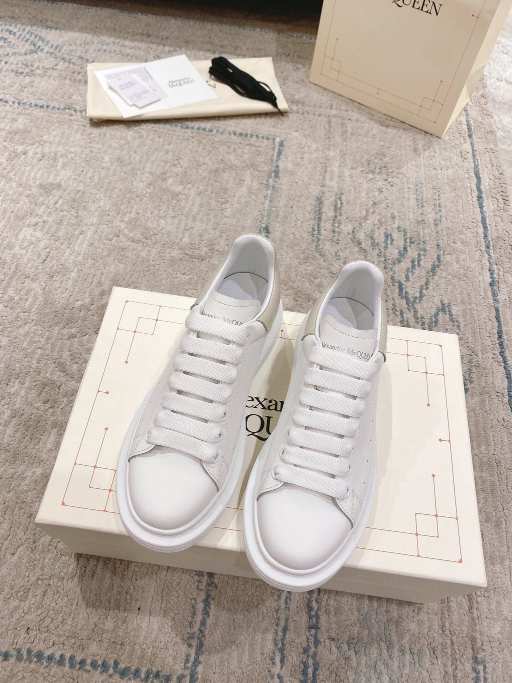 Sneakers & Shoes