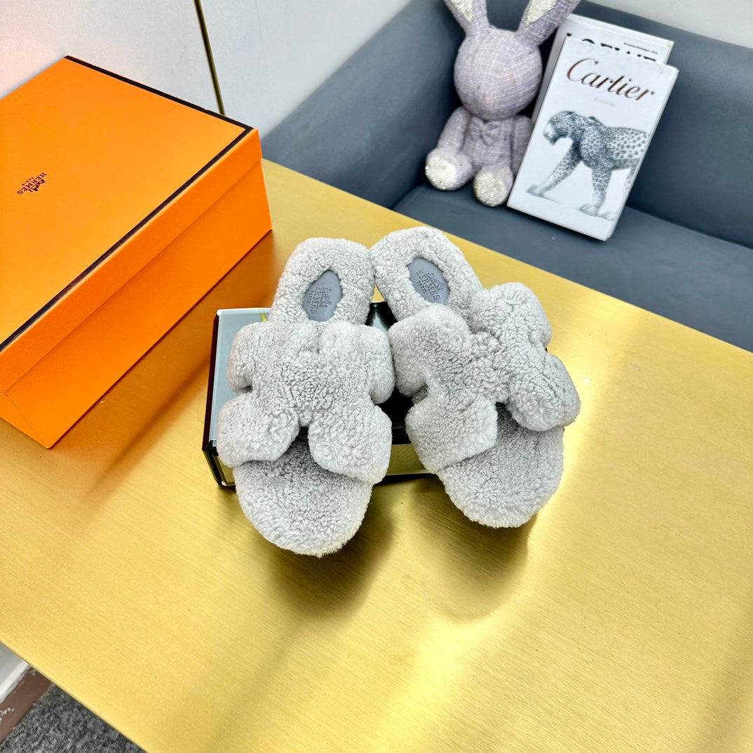 0RAN SHEARLING SANDALS PALE GRAY