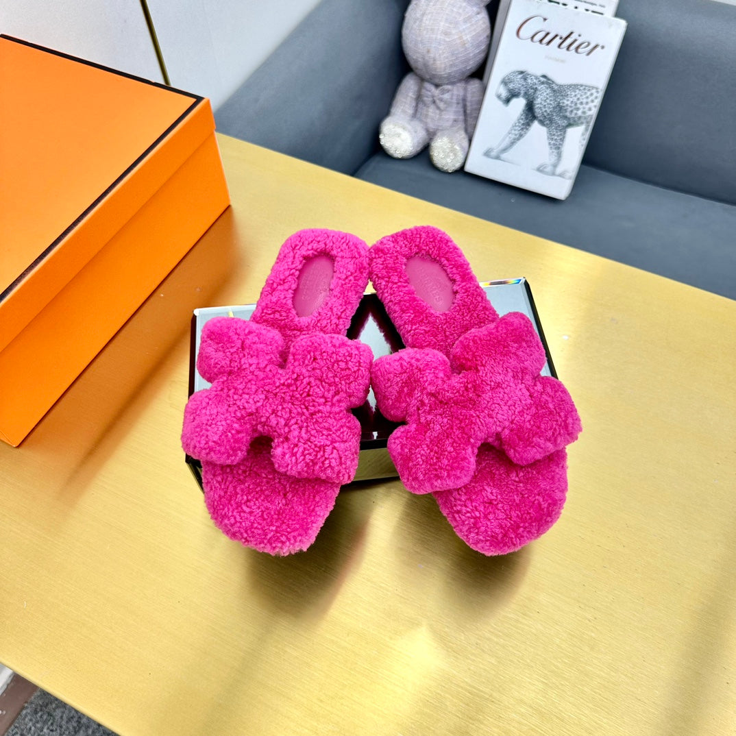 ORAN SHEARLING SANDALS BRIGHT PINK